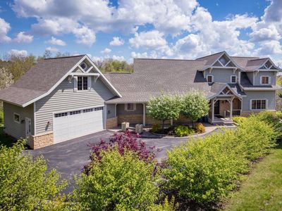 8 Trillium Ln
