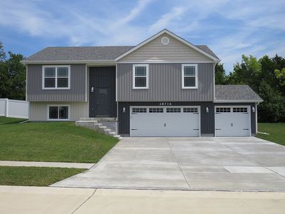 28716 Woodland Heights Dr