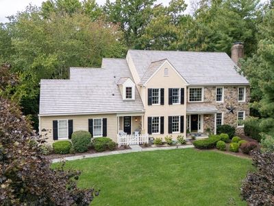 850 Springbank Ln