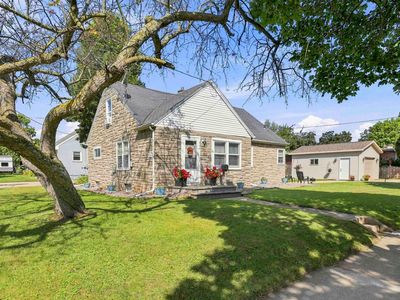 228 Kamps St
