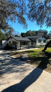 1824 Crestview Dr