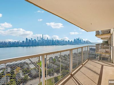 6600 Boulevard East #17 N