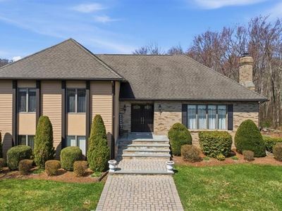 6 Christopher Dr