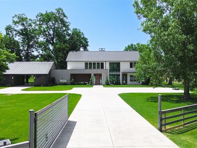 5210 Manor Dr