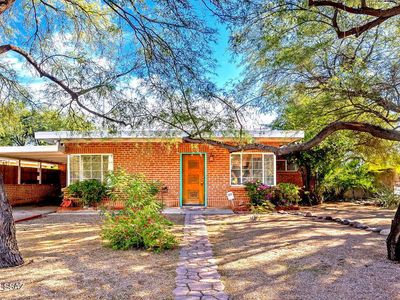 3502 N Santa Rita Ave