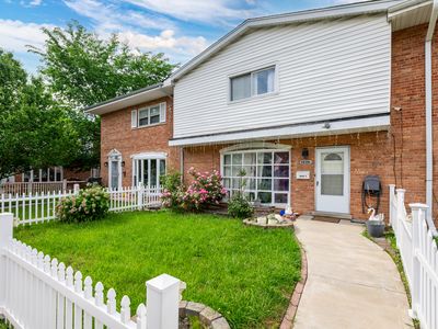 8828 Dee Rd Unit B