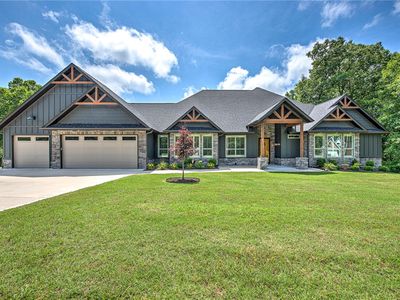 8525 Manor Dr