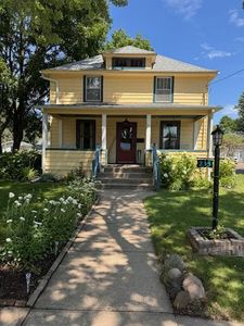 235 W 3rd St