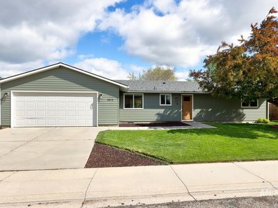 1012 W Chateau Ave