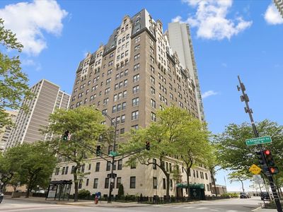 6101 N Sheridan Rd APT 14D