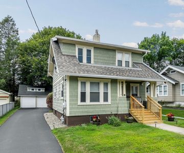 15 Laurel Ave