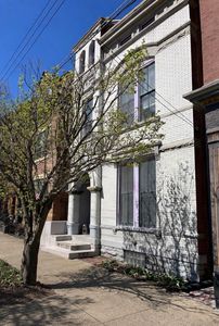 326 W 8th St