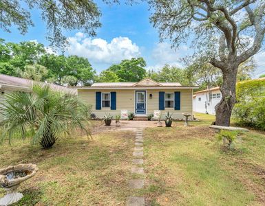 102 Magnolia Ave SE