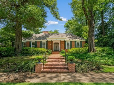 92 Hollyoke Ln