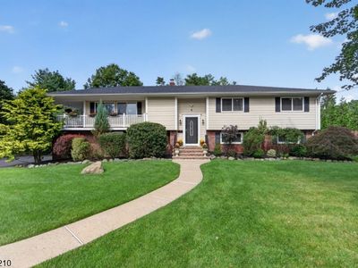 7 Crest Dr