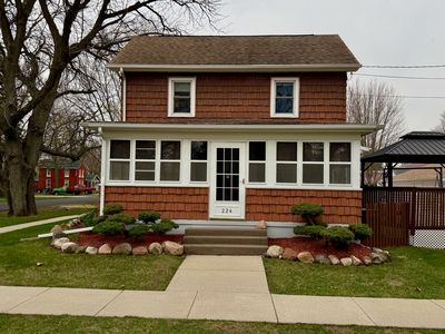 224 E South St