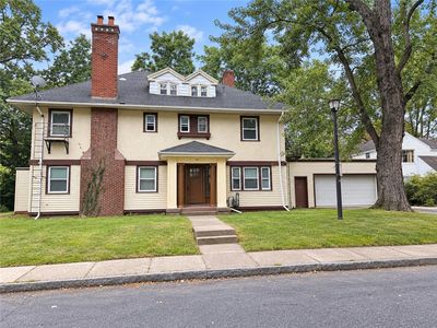 147 Parkdale Ter