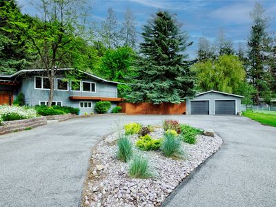 2100 Buttrey Ln