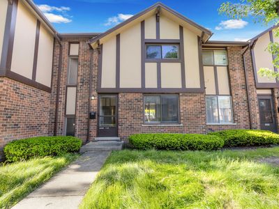 18W266 Knollwood Ln