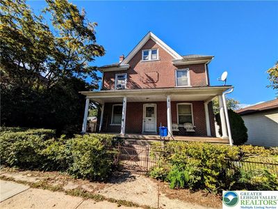 823 Broadway
