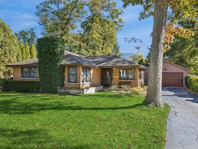 Property at 1473 Edgewood Rd, Lake Forest, IL