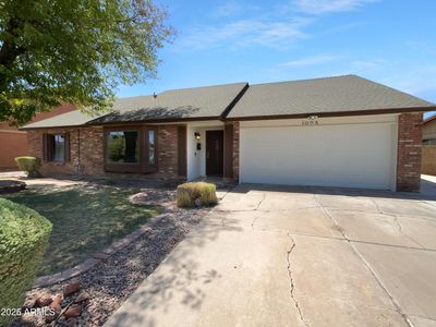 1005 W Madero Ave