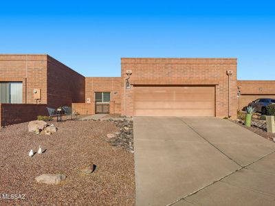 1040 W Camino Del Pato