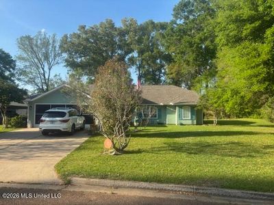 105 Thistledown Dr