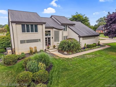 Property at 10137 Devonshire Dr, South Lyon, MI