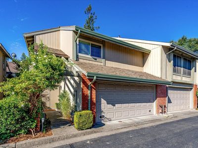 3007 Lago Vista Way