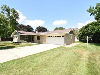 201 E Maple St