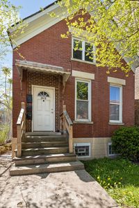 2419 W Augusta Blvd