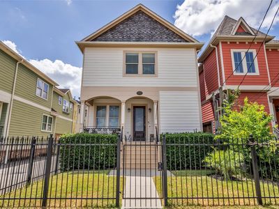 1122 W 18th St