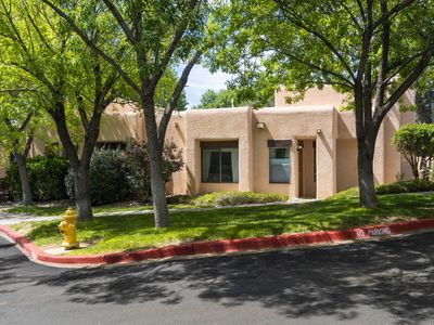 10241 Las Casitas Ct NE