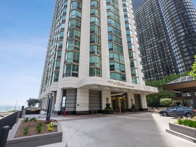 195 N Harbor Dr APT 802