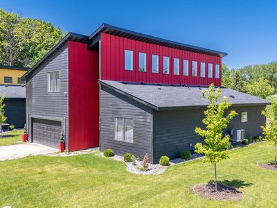 Property at 1021 Gardner St E, Wayzata, MN