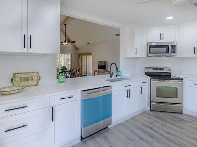 6893 SE Bunker Hill Drive