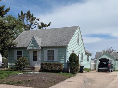 1706 2nd St NE
