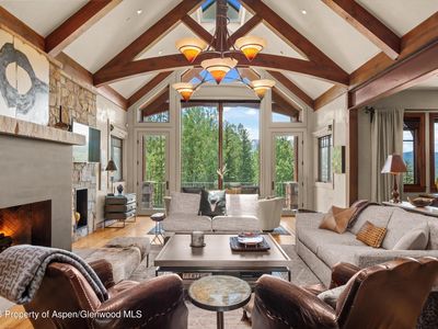 863 Hunter Creek Rd