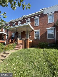3518 Esther Pl