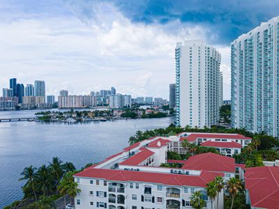 3250 NE 188th Street #Lph08