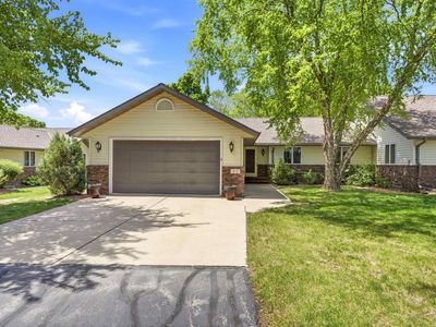 30 Country Club Ct