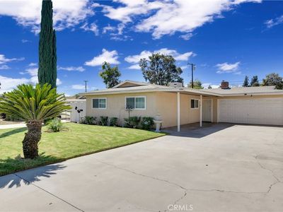5560 Cleta Dr