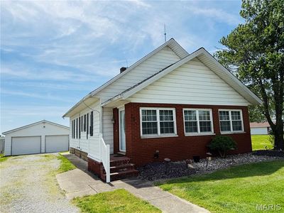 Property at 224 W Saint Louis St, Hoyleton, IL