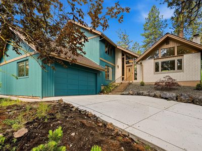 3760 W Rosamond Ave