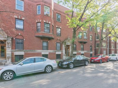 1327 E 52nd St APT 302