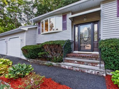 2 Blossom Dr