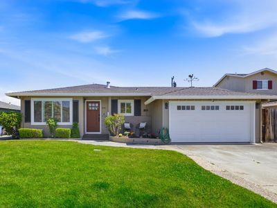 1676 Ebbetts Dr