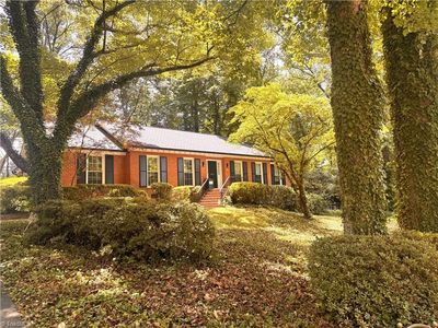 803 W Cornwallis Dr