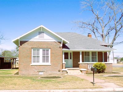 Property at 309 E Hinton Rd, Weimar, TX